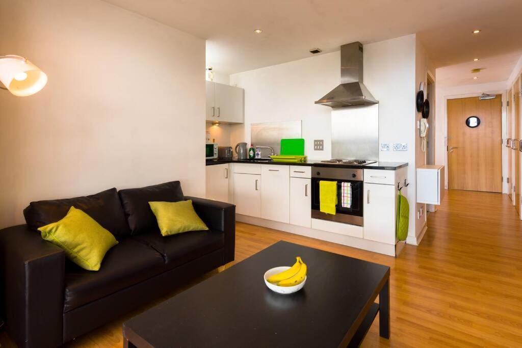 Trendy 10Th Floor Studio Apartment Glasgow Exterior photo